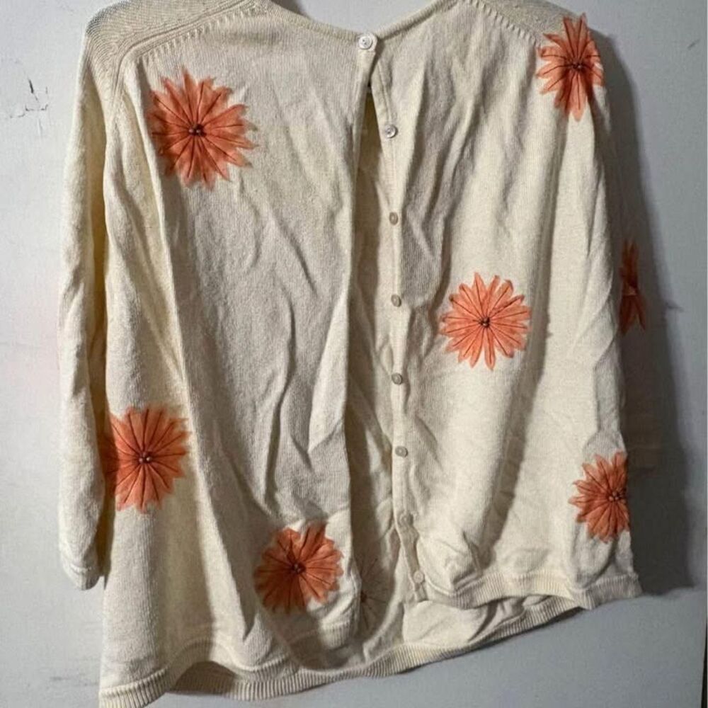 Susan Bristol beautiful ivory cardigan with flowers. 1W. GUC. 3D flowers